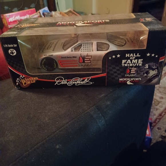Nascar diecast cars - Picture 1 of 6